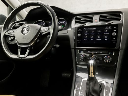 Volkswagen GOLF Variant 1.0 TSI Sportline Automaat (GROOT SCHERM, CLIMATE, GETINT GLAS, LEDEREN SPORTSTOELEN, ADAPTIVE CR... ActivLease financial lease