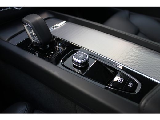 Volvo  XC60 Volvo T6 350pk AWD Plus Dark | HK Audio | Getint Glas | Stoel&Stuur Verw. | Adap Cruise Control |... ActivLease financial lease
