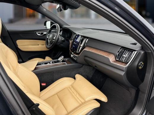 Volvo  XC60 Volvo XC60 T6 Recharge AWD Ultimate Dark ActivLease financial lease