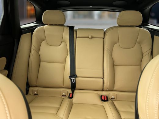 Volvo  XC60 Volvo XC60 T6 Recharge AWD Ultimate Dark ActivLease financial lease
