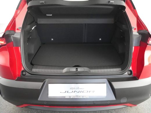 Alfa Romeo Junior Elettrica Speciale 54 kWh | Sabelt sportstoelen | Adaptieve Cruisecontrole | Warmtepomp met voorv... ActivLease financial lease