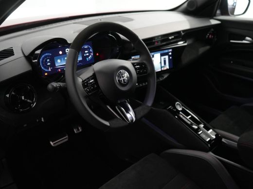 Alfa Romeo Junior Elettrica Speciale 54 kWh | Sabelt sportstoelen | Adaptieve Cruisecontrole | Warmtepomp met voorv... ActivLease financial lease