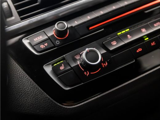 BMW 1-serie 118d High Executive 150Pk Automaat (NAVIGATIE, DIGITAL COCKPIT, STOELVERWARMING, LEDEREN SPORTSTO... ActivLease financial lease