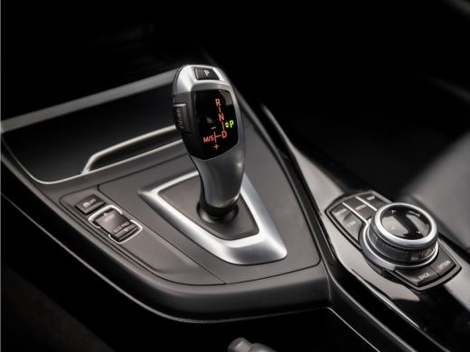 BMW 1-serie 118d High Executive 150Pk Automaat (NAVIGATIE, DIGITAL COCKPIT, STOELVERWARMING, LEDEREN SPORTSTO... ActivLease financial lease