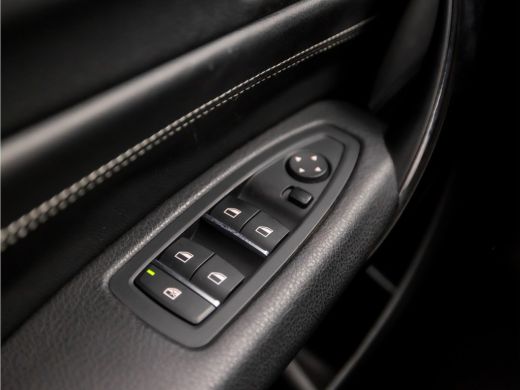 BMW 1-serie 118d High Executive 150Pk Automaat (NAVIGATIE, DIGITAL COCKPIT, STOELVERWARMING, LEDEREN SPORTSTO... ActivLease financial lease