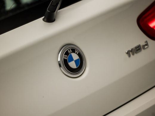 BMW 1-serie 118d High Executive 150Pk Automaat (NAVIGATIE, DIGITAL COCKPIT, STOELVERWARMING, LEDEREN SPORTSTO... ActivLease financial lease