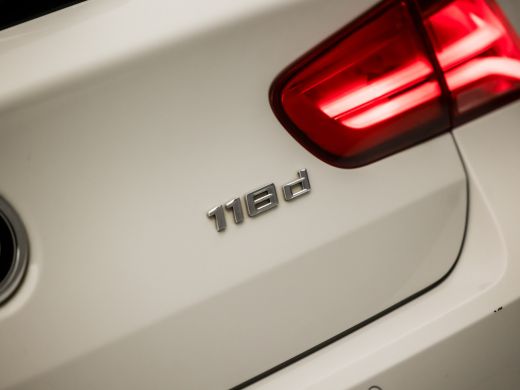BMW 1-serie 118d High Executive 150Pk Automaat (NAVIGATIE, DIGITAL COCKPIT, STOELVERWARMING, LEDEREN SPORTSTO... ActivLease financial lease
