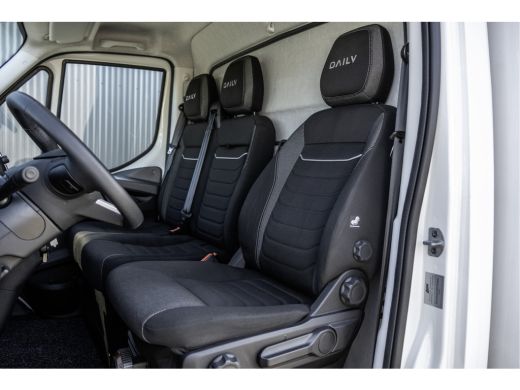 Iveco Daily 40C18 | Bakwagen met laadklep | 180PK | Automaat | Fabrieksgarantie | Navi | Camera | Climate | C... ActivLease financial lease