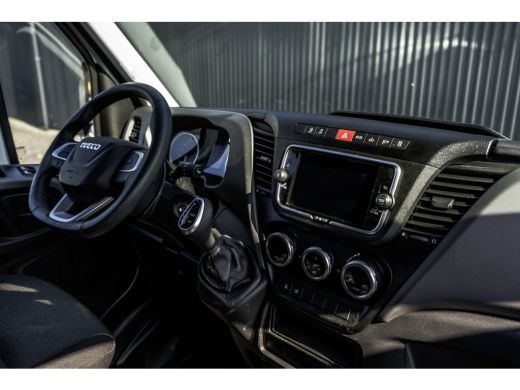 Iveco Daily 40C18 | Bakwagen met laadklep | 180PK | Automaat | Fabrieksgarantie | Navi | Camera | Climate | C... ActivLease financial lease