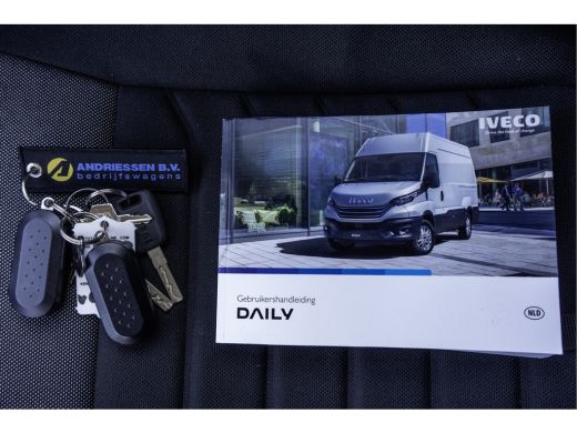 Iveco Daily 40C18 | Bakwagen met laadklep | 180PK | Automaat | Fabrieksgarantie | Navi | Camera | Climate | C... ActivLease financial lease