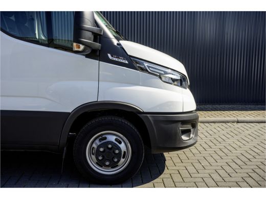 Iveco Daily 40C18 | Bakwagen met laadklep | 180PK | Automaat | Fabrieksgarantie | Navi | Camera | Climate | C... ActivLease financial lease