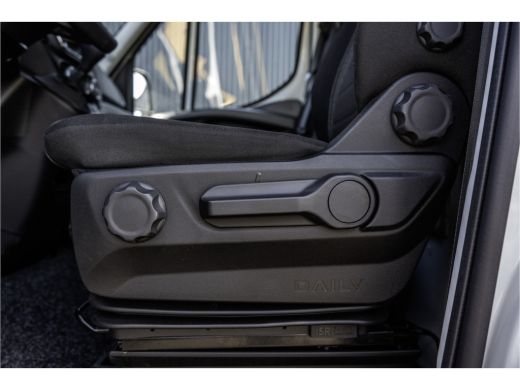 Iveco Daily 40C18 | Bakwagen met laadklep | 180PK | Automaat | Fabrieksgarantie | Navi | Camera | Climate | C... ActivLease financial lease