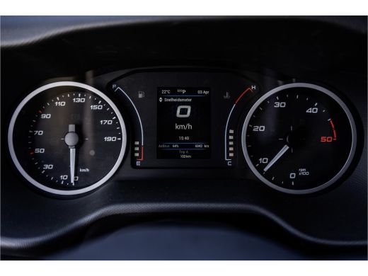 Iveco Daily 40C18 | Bakwagen met laadklep | 180PK | Automaat | Fabrieksgarantie | Navi | Camera | Climate | C... ActivLease financial lease