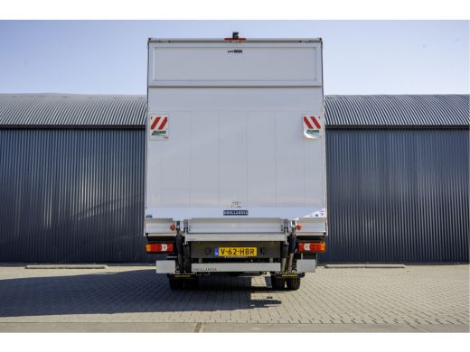 Iveco Daily 40C18 | Bakwagen met laadklep | 180PK | Automaat | Fabrieksgarantie | Navi | Camera | Climate | C... ActivLease financial lease