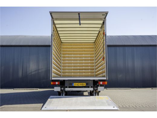 Iveco Daily 40C18 | Bakwagen met laadklep | 180PK | Automaat | Fabrieksgarantie | Navi | Camera | Climate | C... ActivLease financial lease