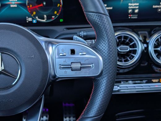 Mercedes CLA-Klasse Mercedes-Benz 200 Automaat AMG | Panoramadak | Sfeerverlichting | Matrix LED Cruise Control ActivLease financial lease