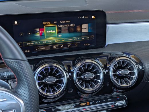 Mercedes CLA-Klasse Mercedes-Benz 200 Automaat AMG | Panoramadak | Sfeerverlichting | Matrix LED Cruise Control ActivLease financial lease