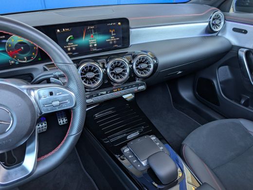 Mercedes CLA-Klasse Mercedes-Benz 200 Automaat AMG | Panoramadak | Sfeerverlichting | Matrix LED Cruise Control ActivLease financial lease