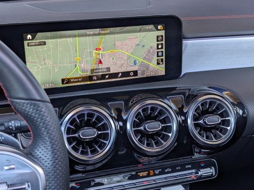 Mercedes CLA-Klasse Mercedes-Benz 200 Automaat AMG | Panoramadak | Sfeerverlichting | Matrix LED Cruise Control ActivLease financial lease