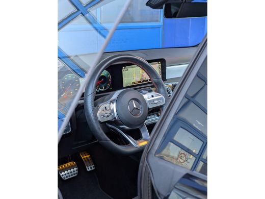 Mercedes CLA-Klasse Mercedes-Benz 200 Automaat AMG | Panoramadak | Sfeerverlichting | Matrix LED Cruise Control ActivLease financial lease