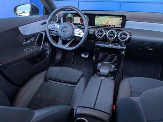 Mercedes CLA-Klasse Mercedes-Benz 200 Automaat AMG | Panoramadak | Sfeerverlichting | Matrix LED Cruise Control ActivLease financial lease