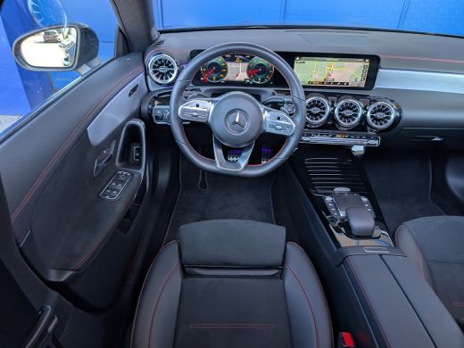 Mercedes CLA-Klasse Mercedes-Benz 200 Automaat AMG | Panoramadak | Sfeerverlichting | Matrix LED Cruise Control ActivLease financial lease