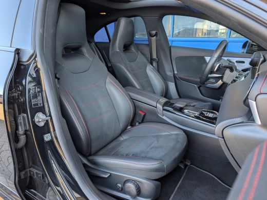Mercedes CLA-Klasse Mercedes-Benz 200 Automaat AMG | Panoramadak | Sfeerverlichting | Matrix LED Cruise Control ActivLease financial lease