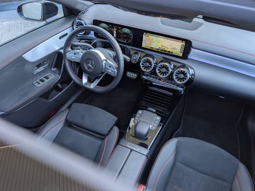 Mercedes CLA-Klasse Mercedes-Benz 200 Automaat AMG | Panoramadak | Sfeerverlichting | Matrix LED Cruise Control ActivLease financial lease