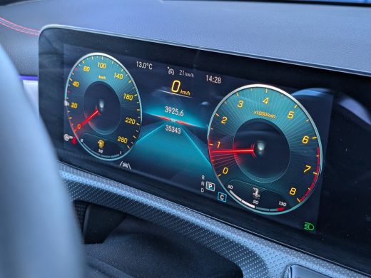 Mercedes CLA-Klasse Mercedes-Benz 200 Automaat AMG | Panoramadak | Sfeerverlichting | Matrix LED Cruise Control ActivLease financial lease