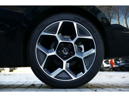 Opel Astra 1.2 TURBO 180PK HYBRID ULTIMATE AUTOMAAT / NAVI / CLIMA / PDC / 18" LMV / CAMERA / PANO.DAK / AGR... ActivLease financial lease