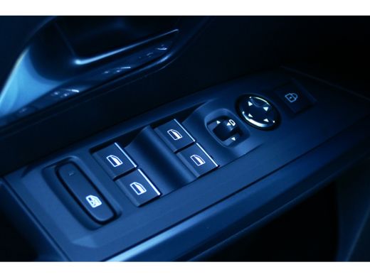 Peugeot E-5008 EV 210PK 73KWH GT AUTOMAAT / NAVI / CLIMA / PDC / 19"LMV / CAMERA / KEYLESS / FULL-LED / BLUETOOT... ActivLease financial lease
