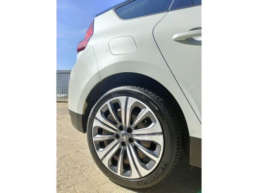 Renault Grand Scénic 1.3 TCe 140pk /Automaat/7-persoons/Camera/Pearl white/Carplay ActivLease financial lease