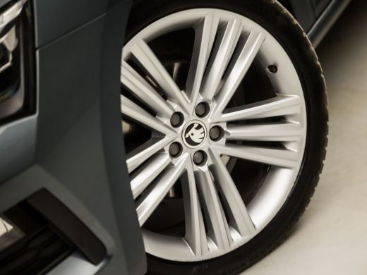 Skoda Scala 1.0 TSI Sportline Automaat (DIGITAL COCKPIT, APPLE CARPLAY, GROOT NAVI, CLIMATE, STOELVERWARMING,... ActivLease financial lease