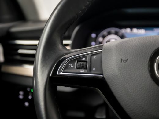 Skoda Scala 1.0 TSI Sportline Automaat (DIGITAL COCKPIT, APPLE CARPLAY, GROOT NAVI, CLIMATE, STOELVERWARMING,... ActivLease financial lease
