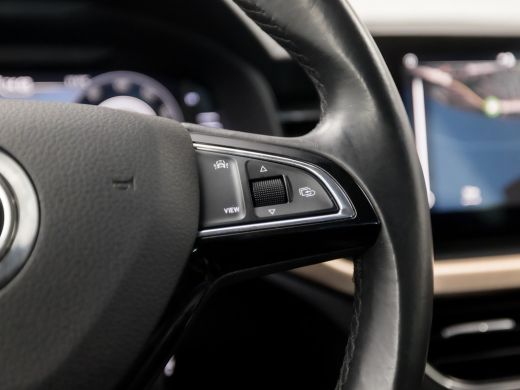 Skoda Scala 1.0 TSI Sportline Automaat (DIGITAL COCKPIT, APPLE CARPLAY, GROOT NAVI, CLIMATE, STOELVERWARMING,... ActivLease financial lease