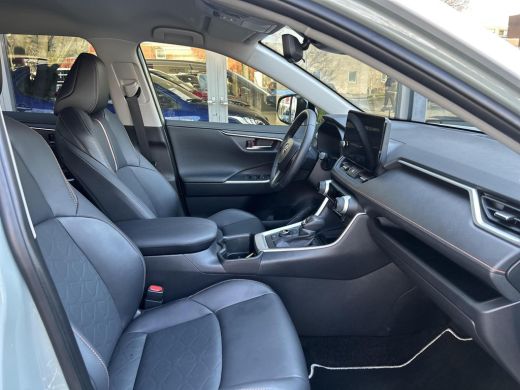 Toyota RAV4 2.5 Hybrid AWD ADVENTURE | 06-10141018 Voor meer informatie ActivLease financial lease
