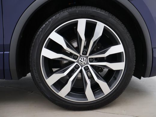 Volkswagen Tiguan 2.0 TDI DSG 4MOTION R-LINE + 20 INCH | PANORAMA | VIRTUAL COCKPIT | WEGKL. TREKHAAK | ADAPTIVE CR... ActivLease financial lease