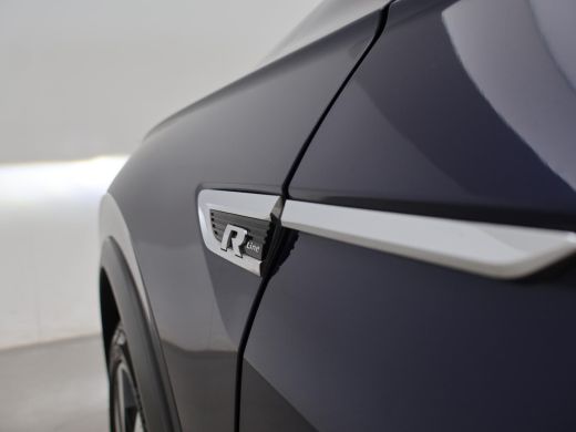 Volkswagen Tiguan 2.0 TDI DSG 4MOTION R-LINE + 20 INCH | PANORAMA | VIRTUAL COCKPIT | WEGKL. TREKHAAK | ADAPTIVE CR... ActivLease financial lease