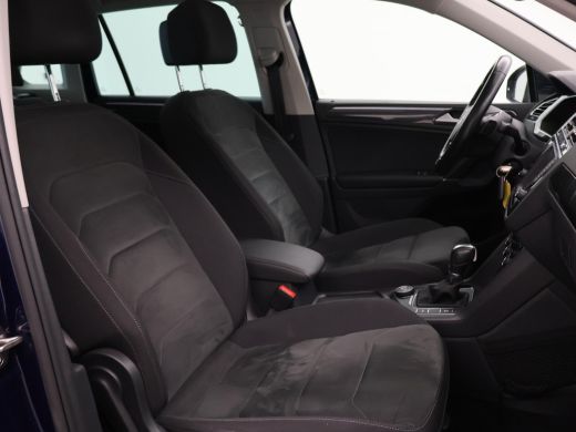 Volkswagen Tiguan 2.0 TDI DSG 4MOTION R-LINE + 20 INCH | PANORAMA | VIRTUAL COCKPIT | WEGKL. TREKHAAK | ADAPTIVE CR... ActivLease financial lease