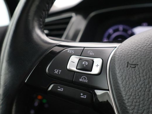Volkswagen Tiguan 2.0 TDI DSG 4MOTION R-LINE + 20 INCH | PANORAMA | VIRTUAL COCKPIT | WEGKL. TREKHAAK | ADAPTIVE CR... ActivLease financial lease
