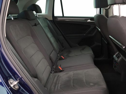 Volkswagen Tiguan 2.0 TDI DSG 4MOTION R-LINE + 20 INCH | PANORAMA | VIRTUAL COCKPIT | WEGKL. TREKHAAK | ADAPTIVE CR... ActivLease financial lease