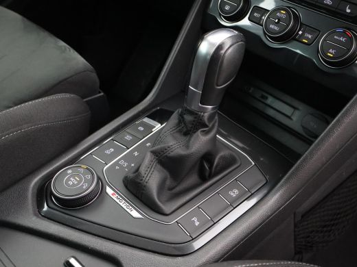 Volkswagen Tiguan 2.0 TDI DSG 4MOTION R-LINE + 20 INCH | PANORAMA | VIRTUAL COCKPIT | WEGKL. TREKHAAK | ADAPTIVE CR... ActivLease financial lease