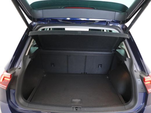 Volkswagen Tiguan 2.0 TDI DSG 4MOTION R-LINE + 20 INCH | PANORAMA | VIRTUAL COCKPIT | WEGKL. TREKHAAK | ADAPTIVE CR... ActivLease financial lease