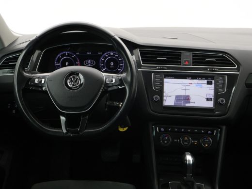Volkswagen Tiguan 2.0 TDI DSG 4MOTION R-LINE + 20 INCH | PANORAMA | VIRTUAL COCKPIT | WEGKL. TREKHAAK | ADAPTIVE CR... ActivLease financial lease