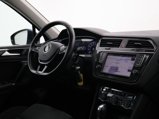 Volkswagen Tiguan 2.0 TDI DSG 4MOTION R-LINE + 20 INCH | PANORAMA | VIRTUAL COCKPIT | WEGKL. TREKHAAK | ADAPTIVE CR... ActivLease financial lease