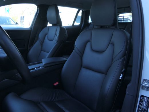 Volvo  V60 T4 Pro Lederen Bekleding | Stoelverwarming | Achteruitrijcamera | Apple Carplay/Android Auto | Pa... ActivLease financial lease