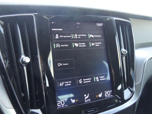Volvo  V60 T4 Pro Lederen Bekleding | Stoelverwarming | Achteruitrijcamera | Apple Carplay/Android Auto | Pa... ActivLease financial lease