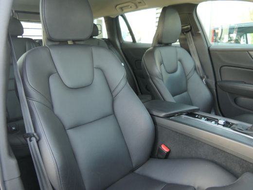 Volvo  V60 T4 Pro Lederen Bekleding | Stoelverwarming | Achteruitrijcamera | Apple Carplay/Android Auto | Pa... ActivLease financial lease