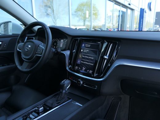 Volvo  V60 T4 Pro Lederen Bekleding | Stoelverwarming | Achteruitrijcamera | Apple Carplay/Android Auto | Pa... ActivLease financial lease