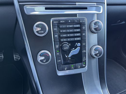 Volvo  XC60 Volvo R-Design 5-Cilinder! | Adaptieve Cruise | BLIS | Panoramadak | Afn. Trekhaak | R-Design ActivLease financial lease